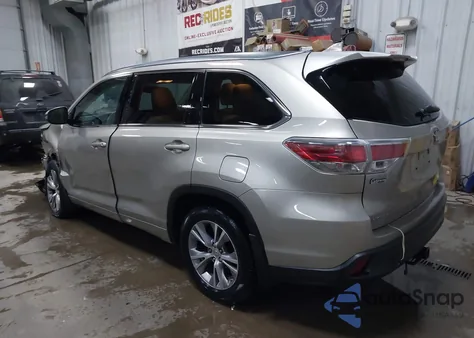 2015 Toyota Highlander Xle V6 z USA, uszkodzony, nr VIN 5TDJKRFH2FS218124